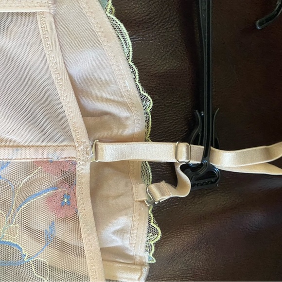 Out From Under Flora Embroidered Bustier Corset Coquette Top in Peach Floral L - Picture 7 of 9